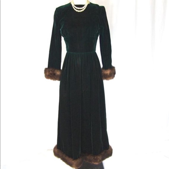 Vintage Dresses & Skirts - 1970s Emerald Green Velvet Faux Fur Trim Dress